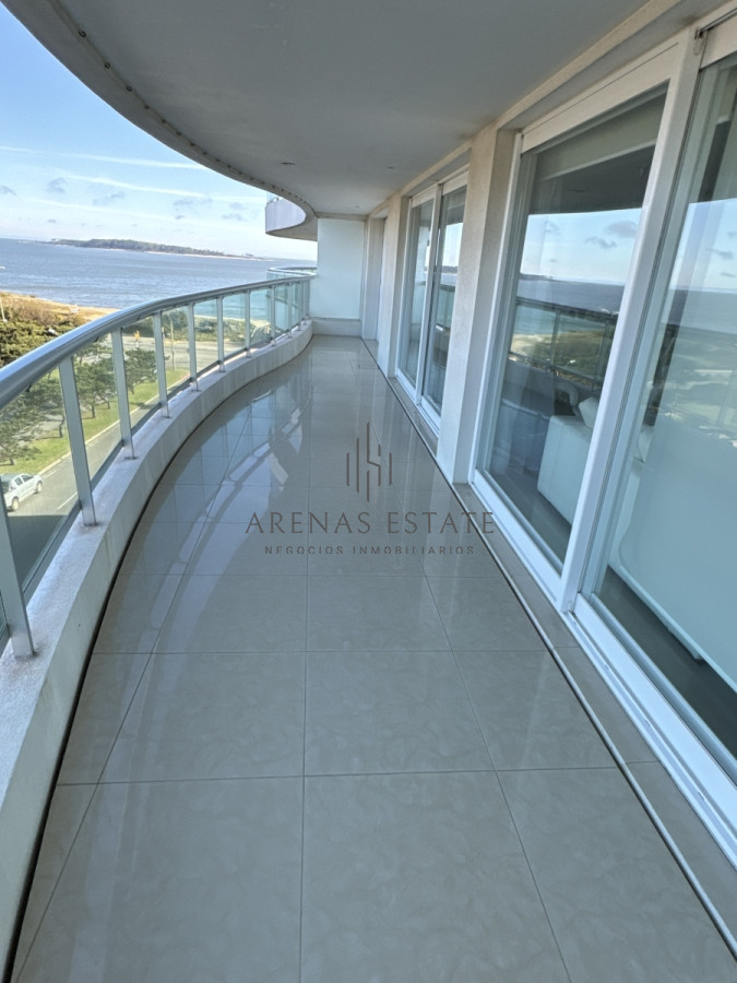 Apartamento ID.2989 - Apartamento de 3 dormitorios y dependencia de servicio en primera linea de la Mansa 