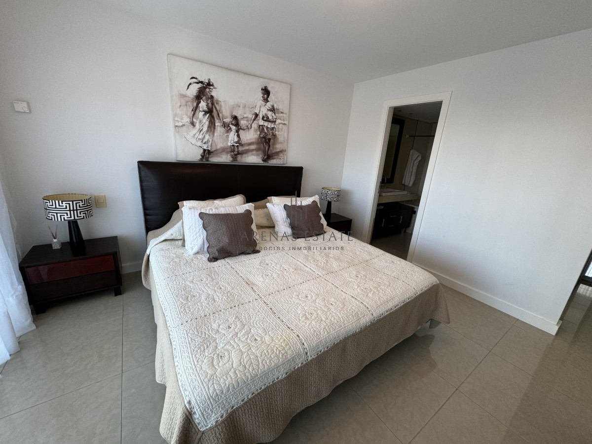 Apartamento ID.2989 - Apartamento de 3 dormitorios y dependencia de servicio en primera linea de la Mansa 