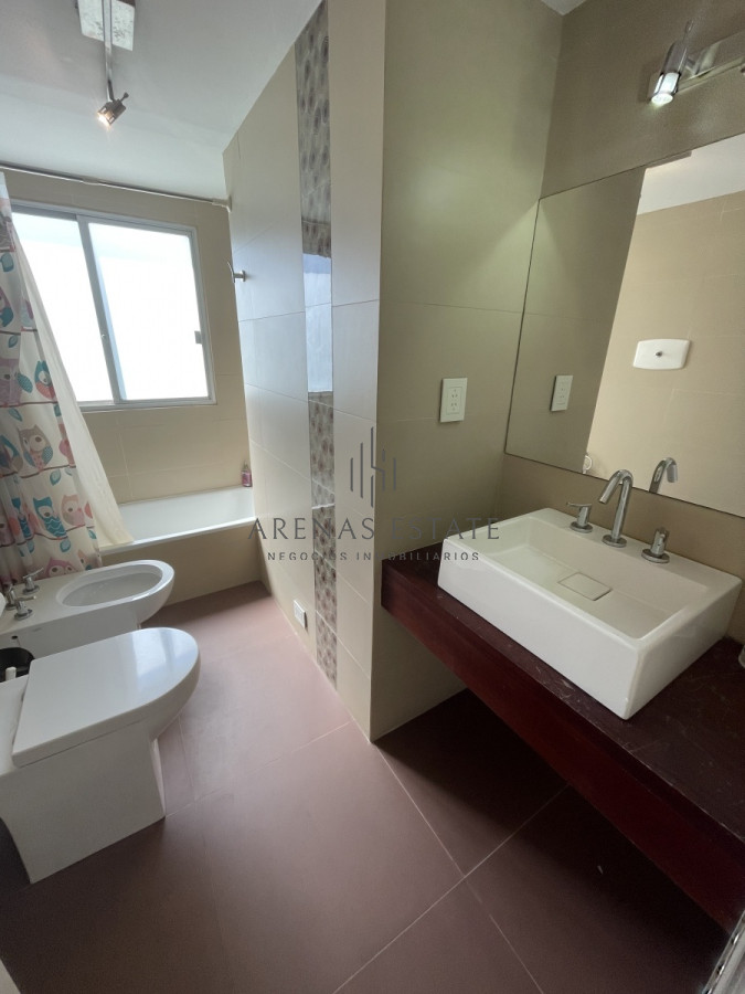Apartamento ID.1674 - Apartamento de dos dormitorios en venta en Punta del este . primera linea de la mansa 