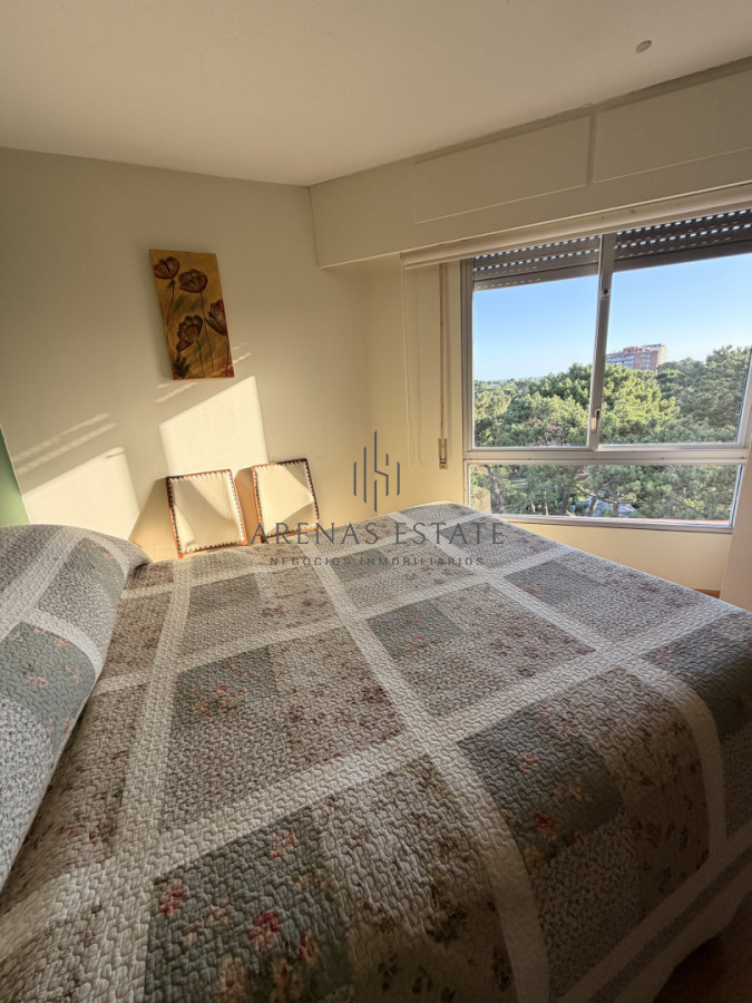 Apartamento ID.4172 - Apartamento de 3 dormitorios más dependencia en venta en Punta del Este 