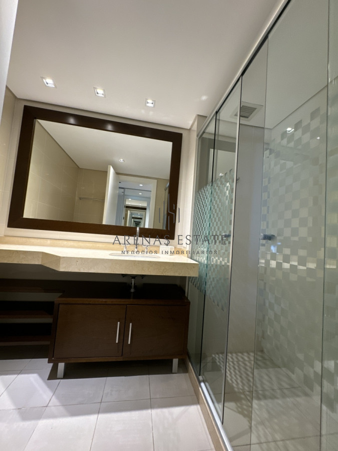 Apartamento ID.2989 - Apartamento de 3 dormitorios y dependencia de servicio en primera linea de la Mansa 