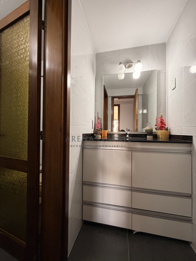 Apartamento ID.4172 - Apartamento de 3 dormitorios más dependencia en venta en Punta del Este 