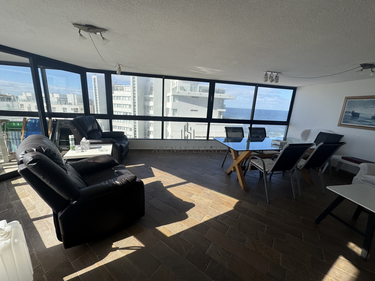 Apartamento ID.3671 - Apartamento en venta en Punta del Este de 3 dormitorios más servicio 