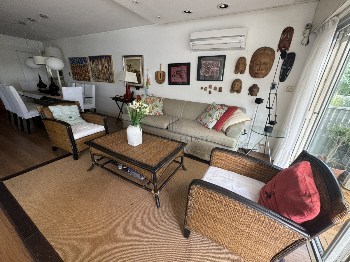 Apartamento ID.3452 - Apartamento de 3 dormitorios y servicio en venta  Punta del Este 