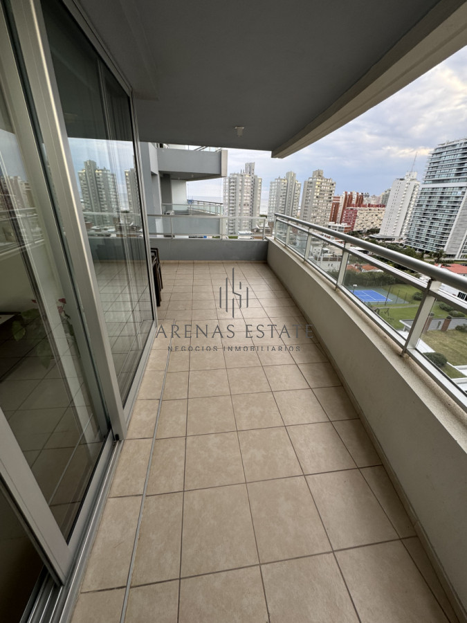 Apartamento ID.3594 - Apartamento en venta de 3 dormitorios , Punta del Este Zona Chiverta 