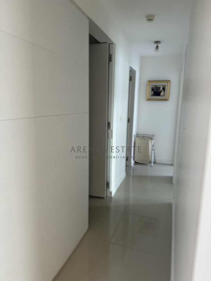 Apartamento ID.3594 - Apartamento en venta de 3 dormitorios , Punta del Este Zona Chiverta 