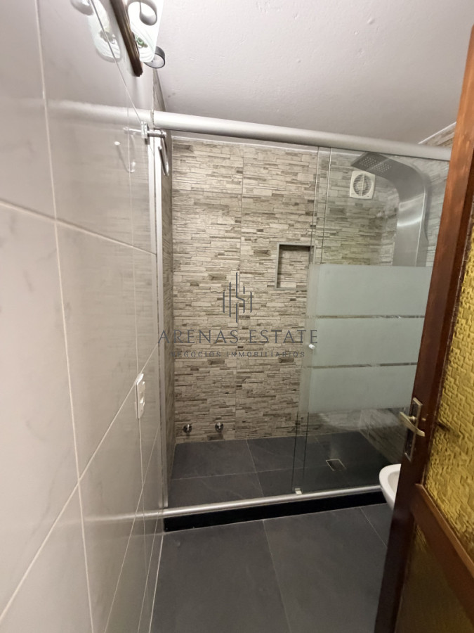 Apartamento ID.4172 - Apartamento de 3 dormitorios más dependencia en venta en Punta del Este 