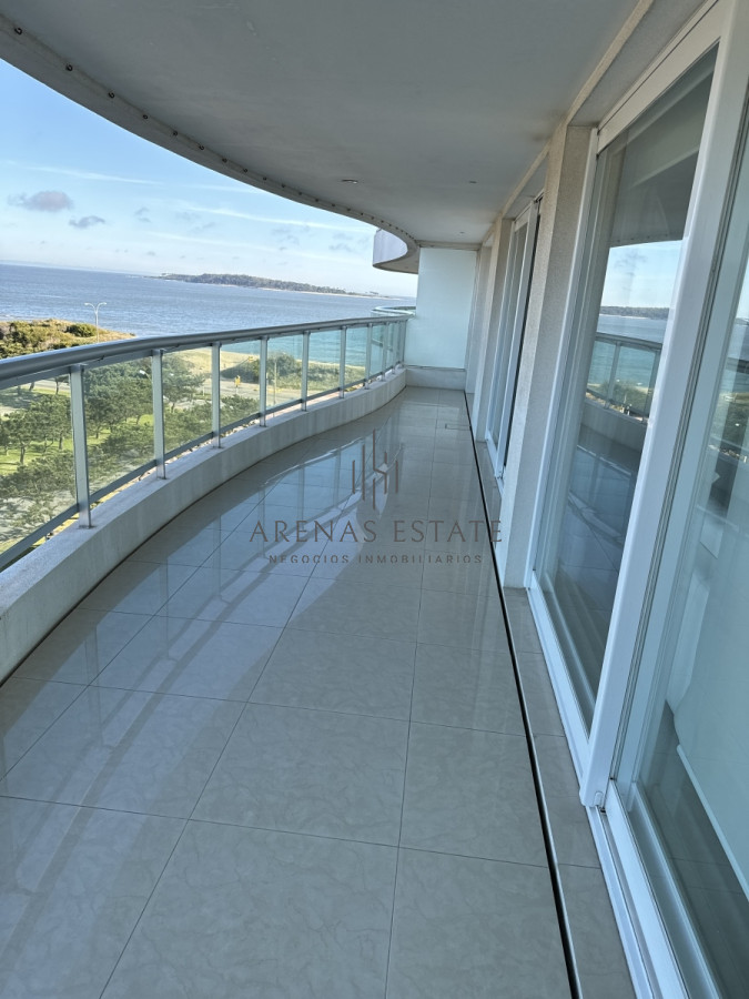 Apartamento ID.2989 - Apartamento de 3 dormitorios y dependencia de servicio en primera linea de la Mansa 