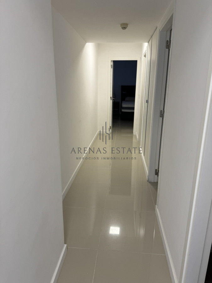 Apartamento ID.3051 - Apartamento de 3 dormitorios en venta en Punta del Este 