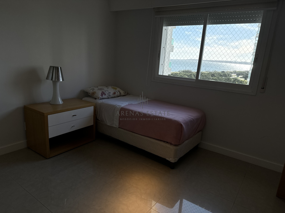 Apartamento ID.2989 - Apartamento de 3 dormitorios y dependencia de servicio en primera linea de la Mansa 