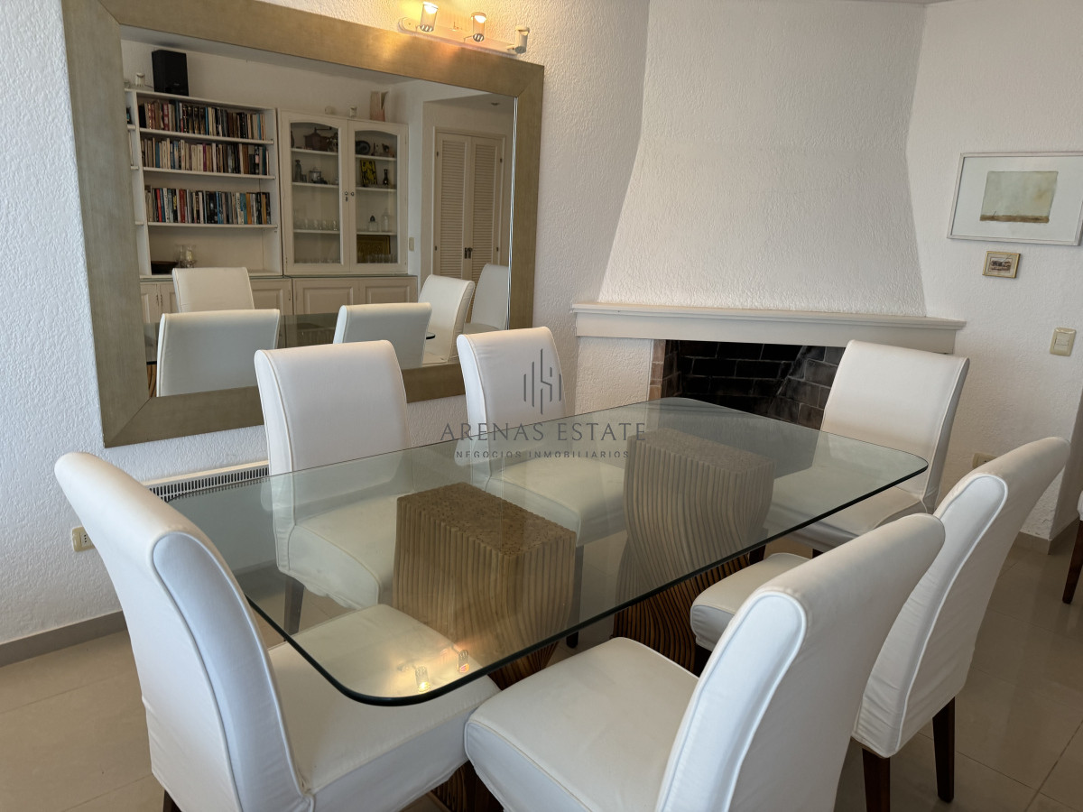 Apartamento ID.3563 - Apartamento en venta de 3 dormitorios en primera linea de la Brava , Punta del Este 
