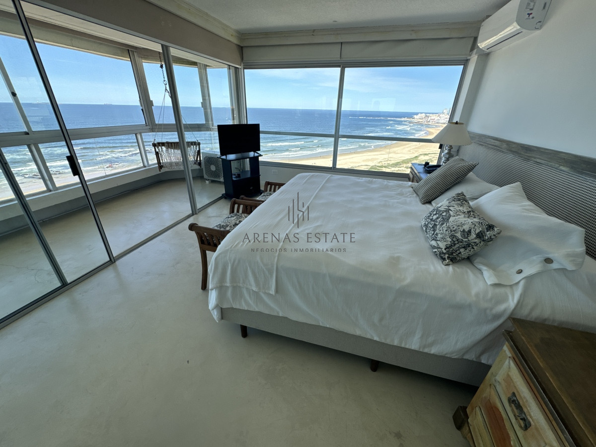 Apartamento ID.3111 - Apartamento en vena de 3 dormitorios y servicio , en primera linea de la Brava 