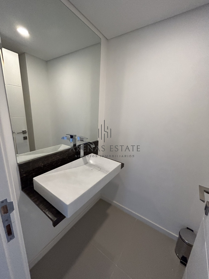 Apartamento ID.2122 - Apartamento en venta de 3 dormitorios y dependencia , en Punta del Este 