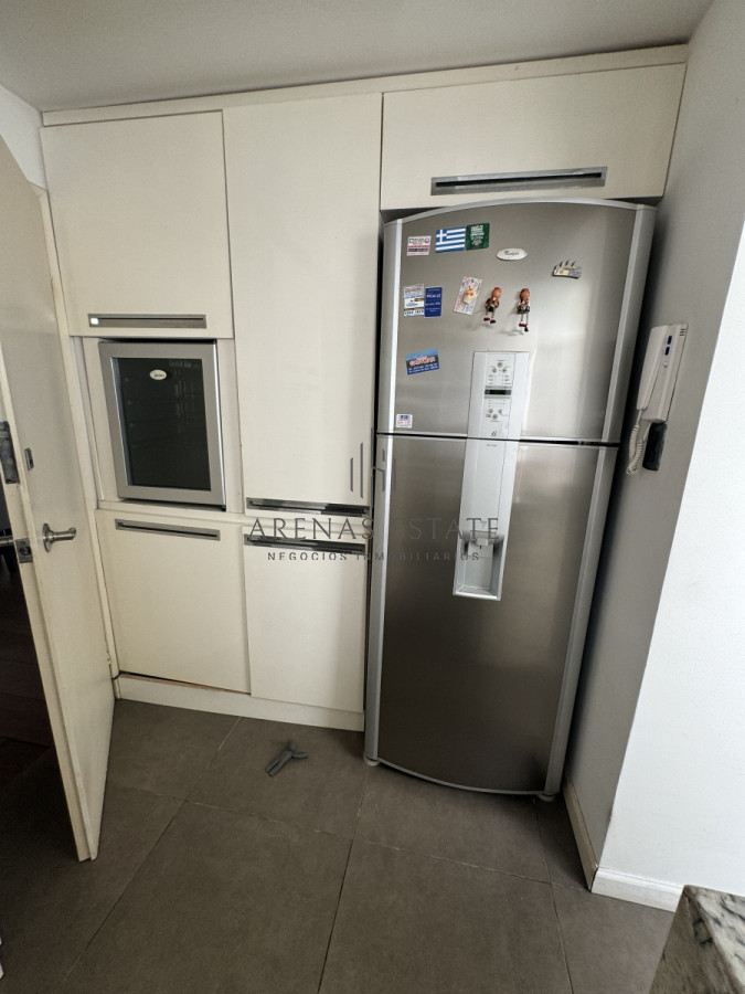 Apartamento ID.3452 - Apartamento de 3 dormitorios y servicio en venta  Punta del Este 