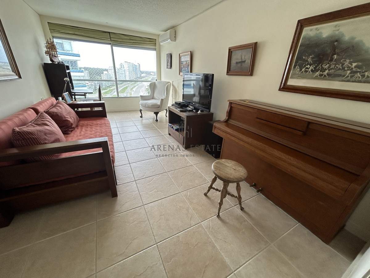 Apartamento ID.2477 - Apartamento en venta de 3 dormitorios y sevicio en Brava,Punta del Este
