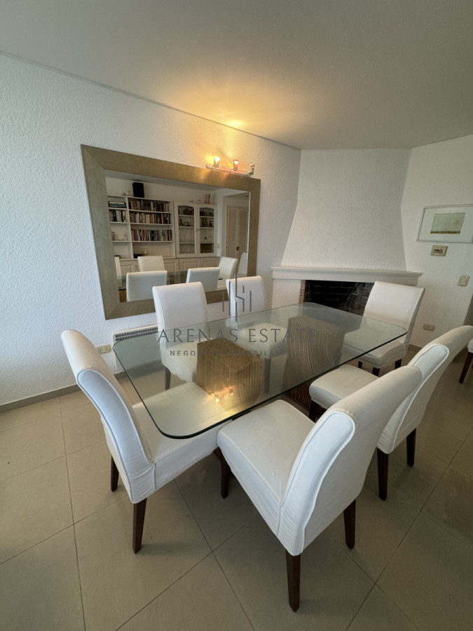 Apartamento ID.3563 - Apartamento en venta de 3 dormitorios en primera linea de la Brava , Punta del Este 
