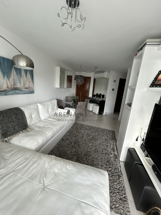 Apartamento ID.2550 - Apartamento de dos dormitorios en venta en zona del Puerto de Punta del Este 