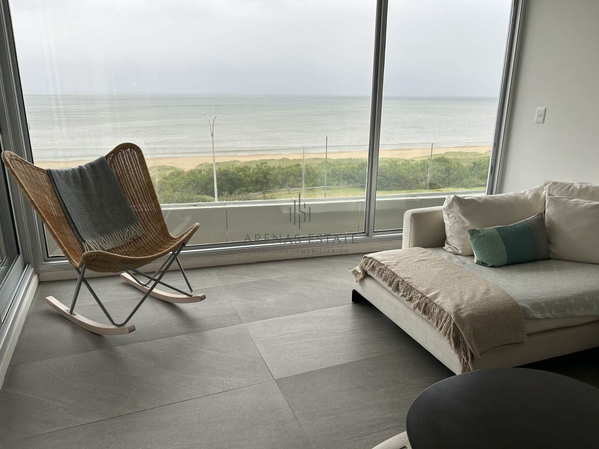 Apartamento ID.2123 - Penthouse en venta en Punta del Este , zona mansa , 3 Dormitorios más servicio 