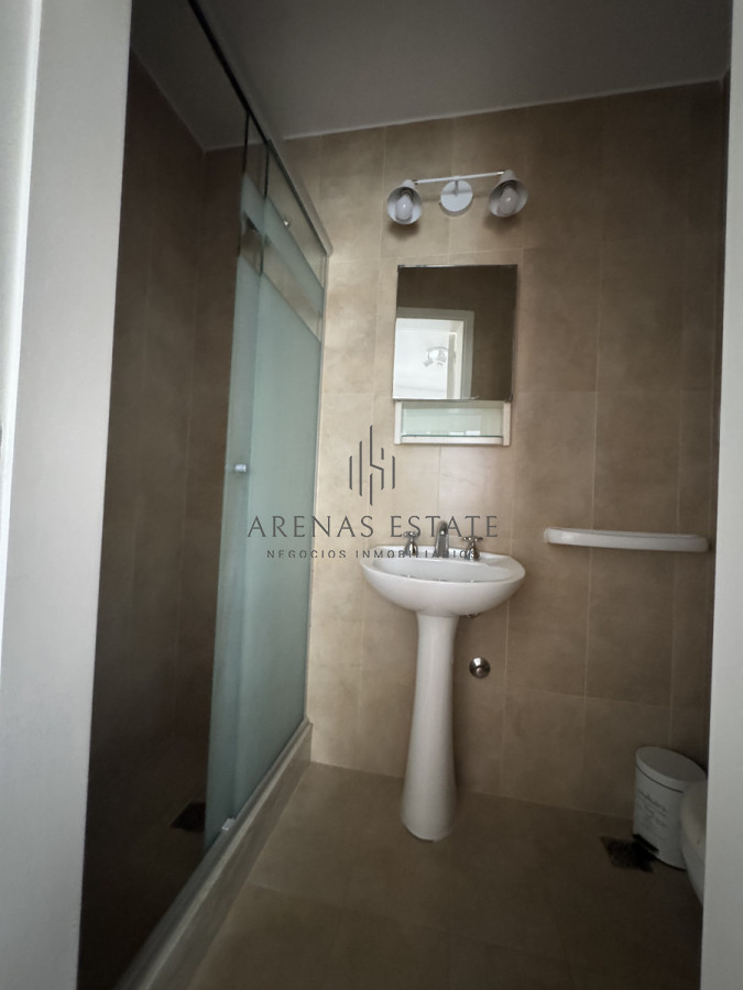 Apartamento ID.3900 - Apartamento de 3 dormitorios en venta en primera linea de Playa Mansa , Punta del Este 