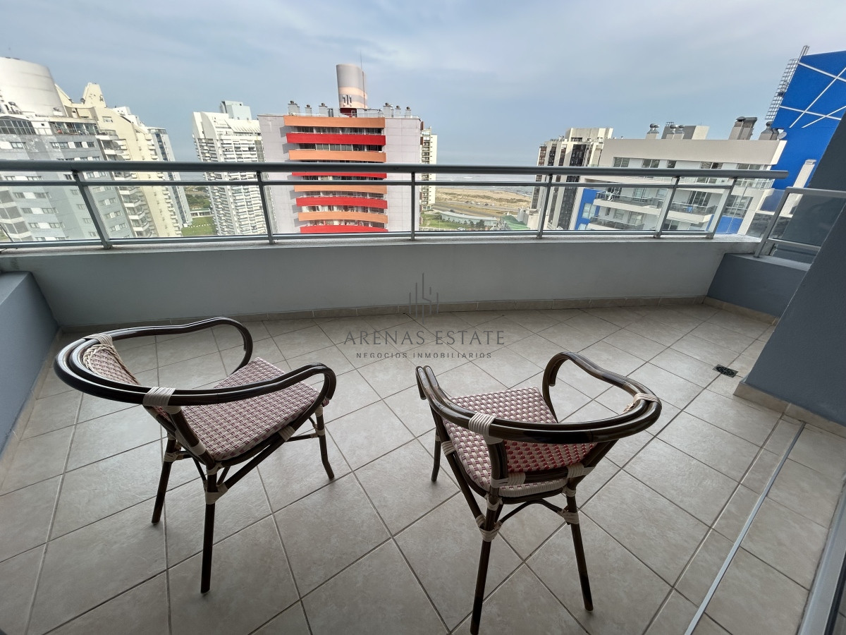 Apartamento ID.2256 - Apartamento en venta Sobre Chiverta - Punta del Este