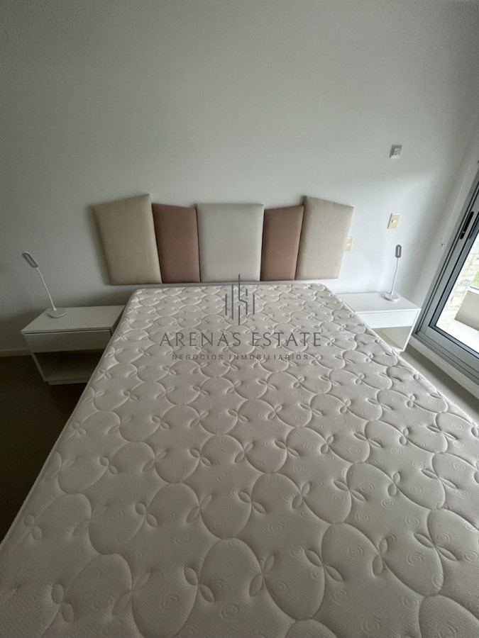Apartamento ID.2122 - Apartamento en venta de 3 dormitorios y dependencia , en Punta del Este 