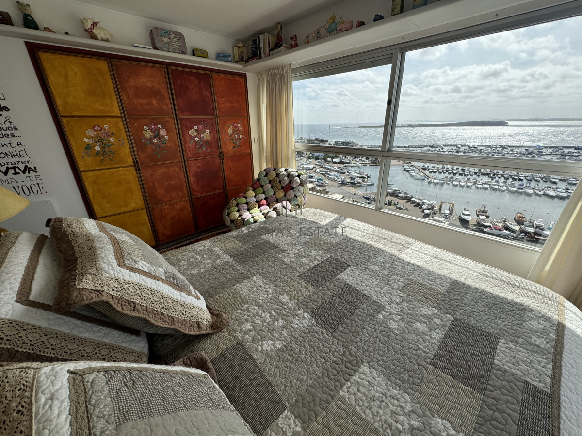 Apartamento ID.3560 - Apartamento de 3 dormitorios en venta en Punta del Este 