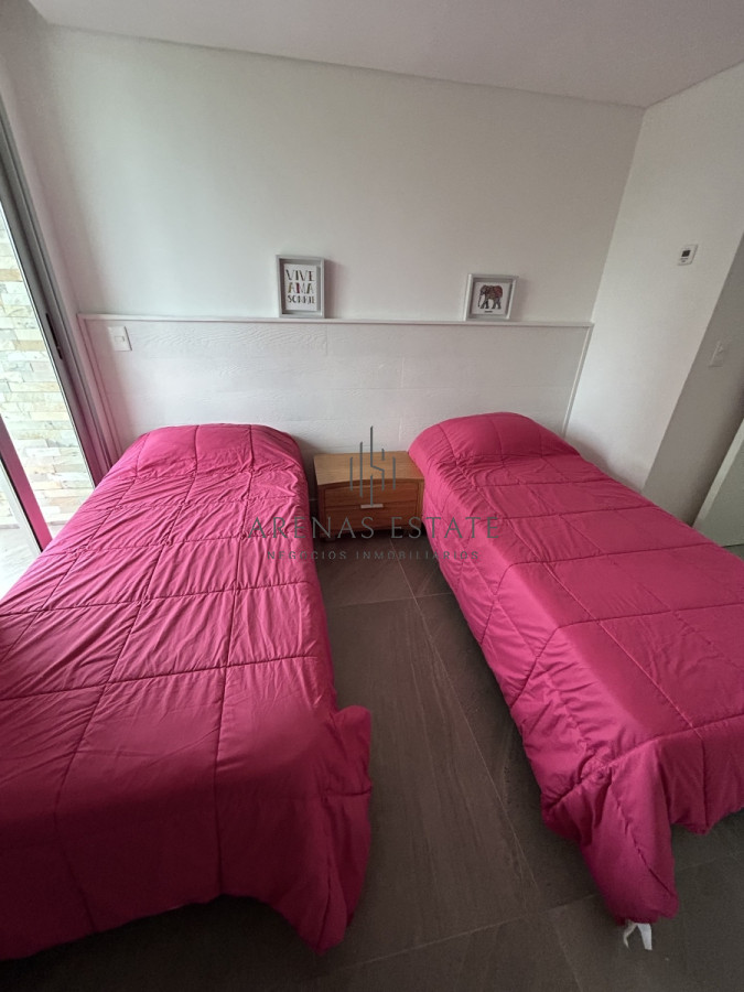 Apartamento ID.2123 - Penthouse en venta en Punta del Este , zona mansa , 3 Dormitorios más servicio 