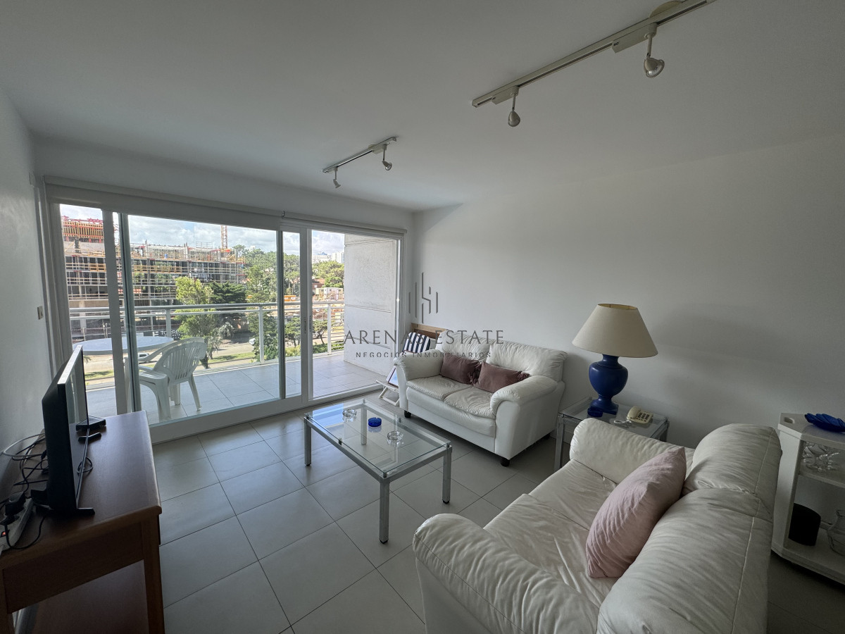 Apartamento ID.3318 - Apartamento de dos dormitorios  en venta en Punta del Este , Zona Chiverta 