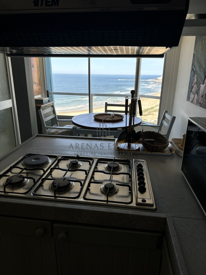 Apartamento ID.3111 - Apartamento en vena de 3 dormitorios y servicio , en primera linea de la Brava 