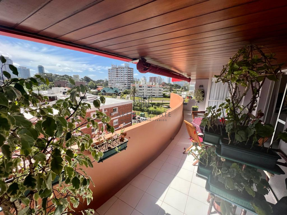 Apartamento ID.2782 - Apartamento en venta de 1 dormitorio y medio en Punta del Este 