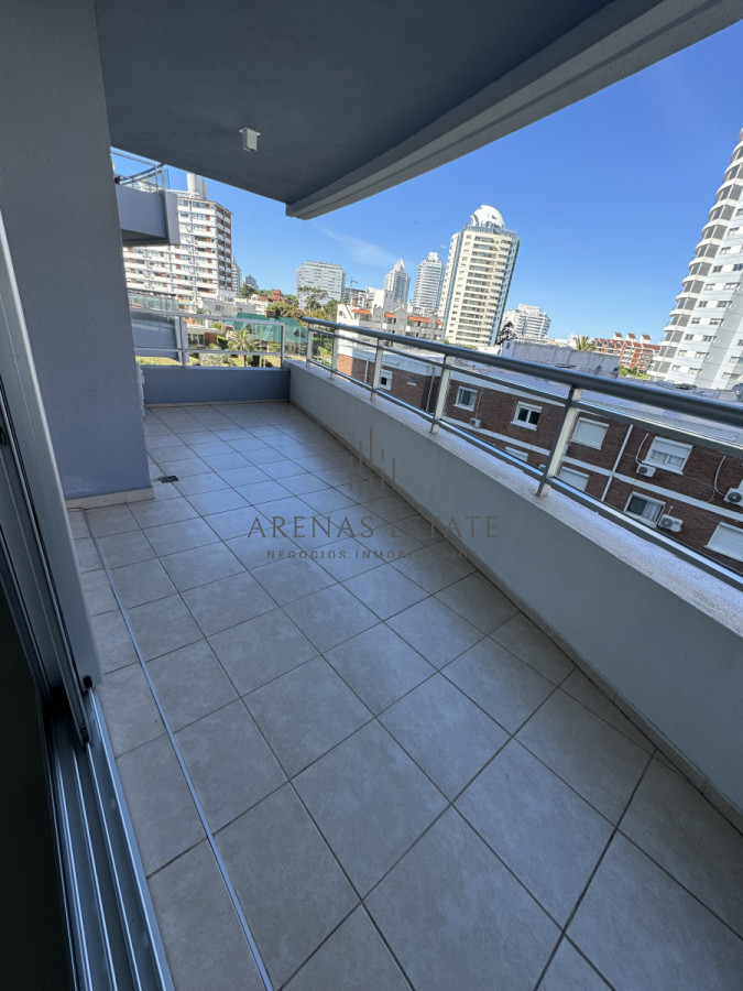 Apartamento ID.3244 - Apartamento de 2 dormitorios en venta en Punta del Este 