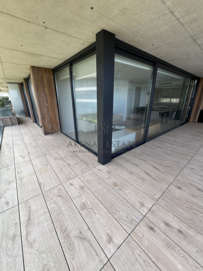 Apartamento ID.4144 - Apartamento de dormitorios en venta en Punta del Este, primera linea 