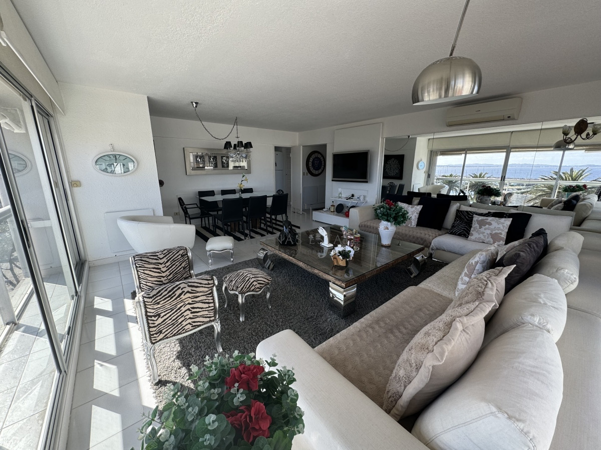 Apartamento ID.2944 - Apartamento de 3 dormitorios en venta en Punta del Este 