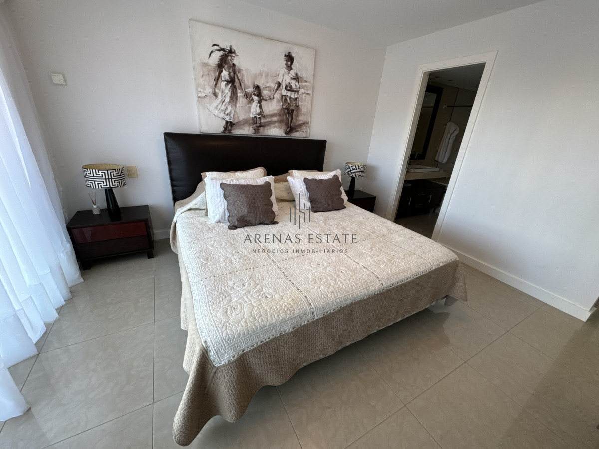 Apartamento ID.2989 - Apartamento de 3 dormitorios y dependencia de servicio en primera linea de la Mansa 