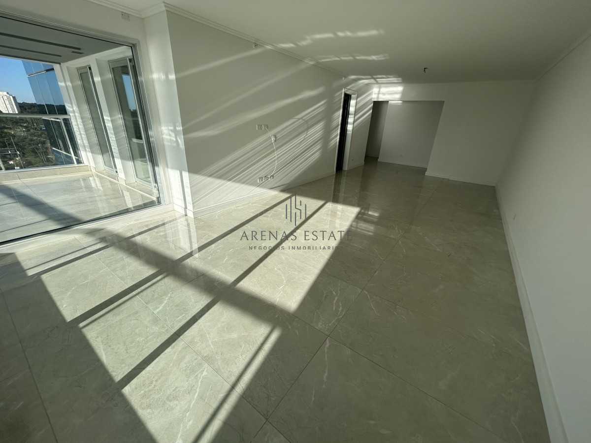 Apartamento ID.1949 - Apartamento de 3 dormitorios y servicio en Punta del este 