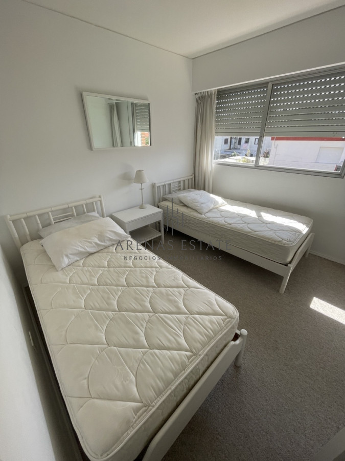Apartamento ID.1673 - Apartamento de 3 dormitorios primera linea de la mansa, Punta del Este 