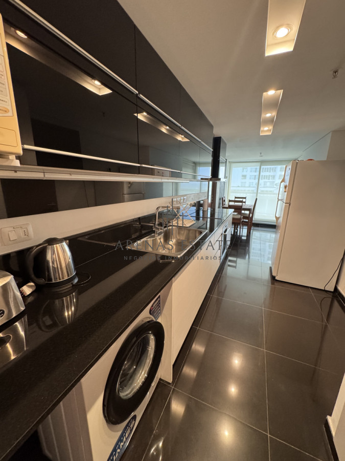 Apartamento ID.3699 - Apartamento en venta  de 3 dormitorios y servicio  en zona Brava 