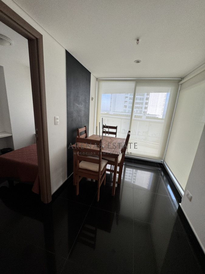 Apartamento ID.3699 - Apartamento en venta  de 3 dormitorios y servicio  en zona Brava 