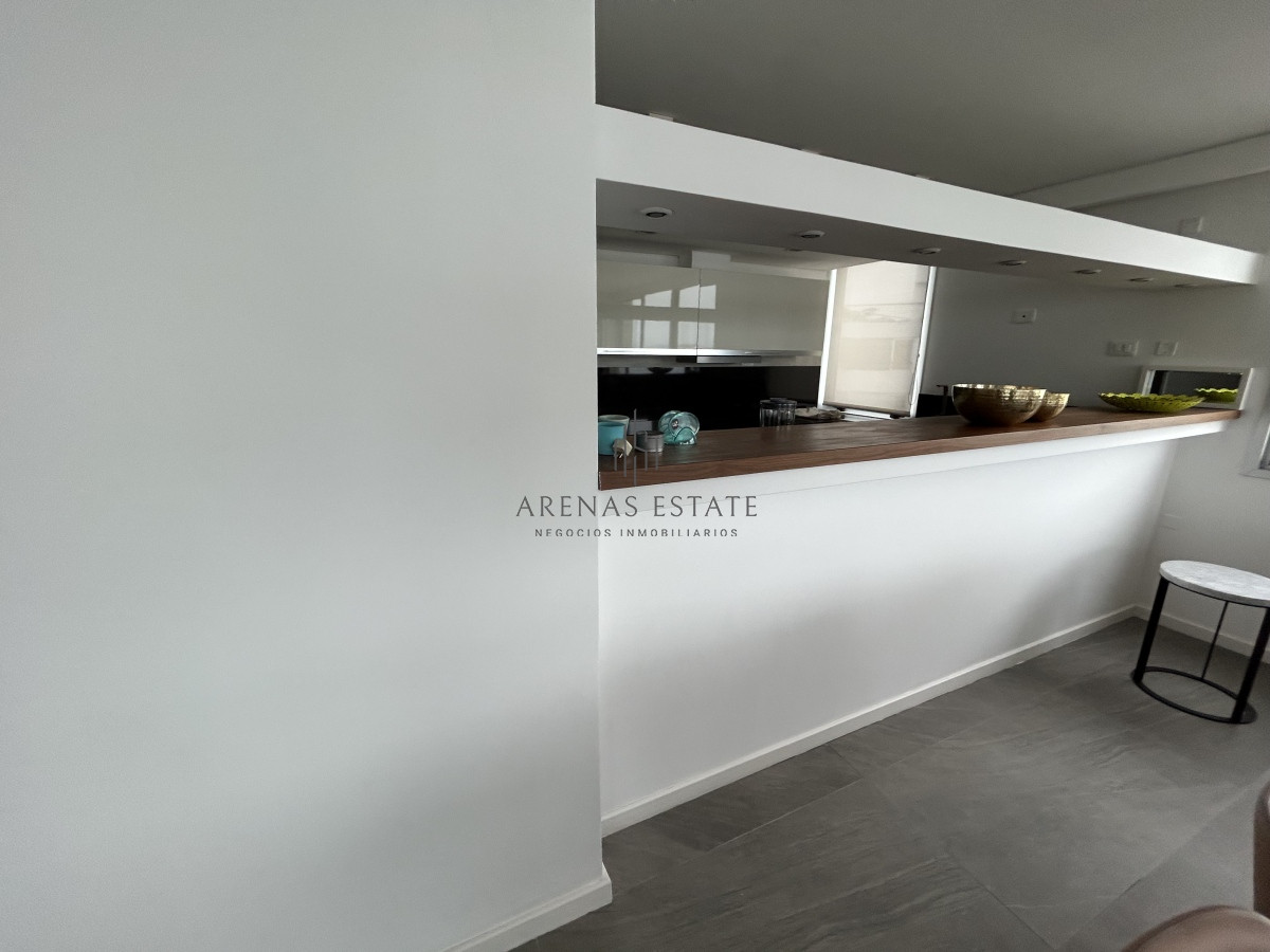 Apartamento ID.2123 - Penthouse en venta en Punta del Este , zona mansa , 3 Dormitorios más servicio 