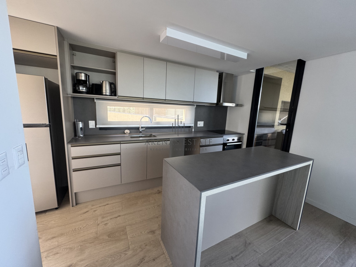 Apartamento ID.4144 - Apartamento de dormitorios en venta en Punta del Este, primera linea 