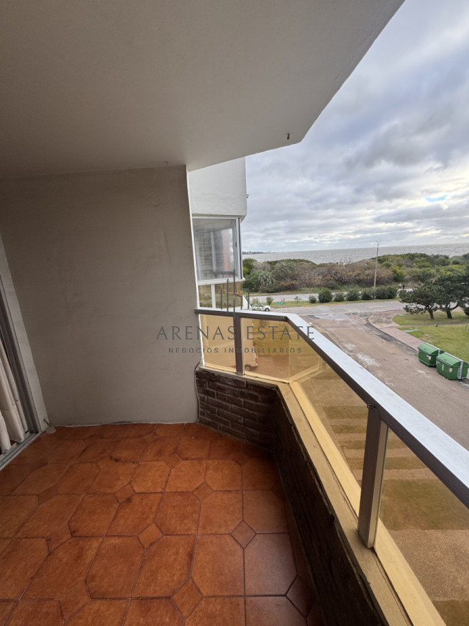 Apartamento ID.3767 - Apartamento en venta de 3 dormitorios en primera linea de playa mansa 