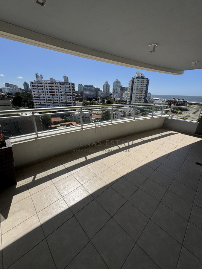 Apartamento ID.4000 - Apartamento de 3 dormitorios en venta en Punta del Este