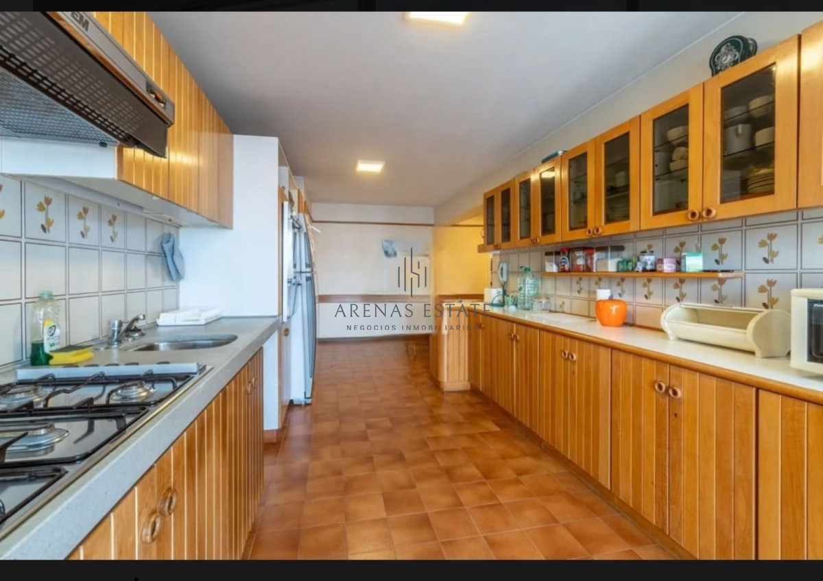 Apartamento ID.4137 - Apartamento en venta en primera linea de la Brava , 3 dormitorios y dependencia 