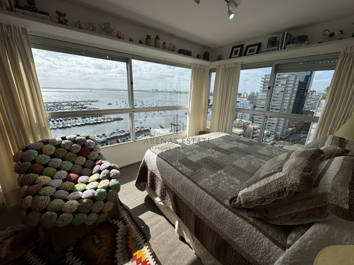 Apartamento ID.3560 - Apartamento de 3 dormitorios en venta en Punta del Este 