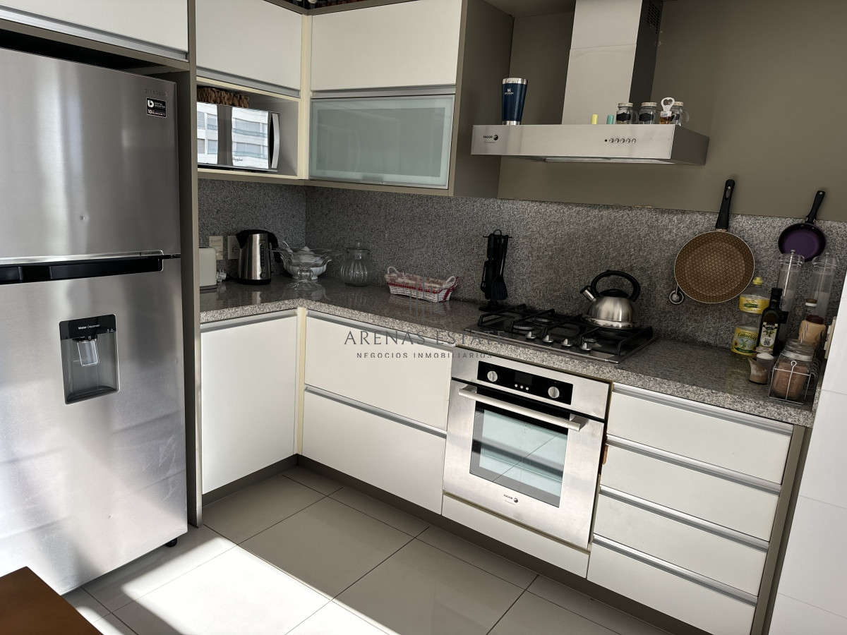 Apartamento ID.2989 - Apartamento de 3 dormitorios y dependencia de servicio en primera linea de la Mansa 