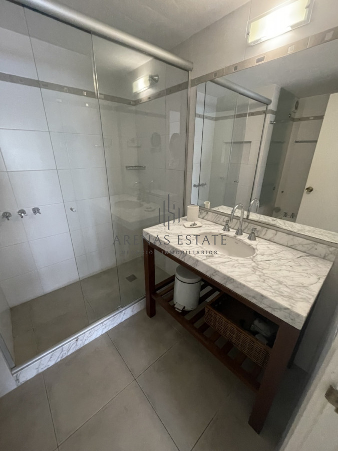 Apartamento ID.1642 - Apartamento en venta  de 3 dormitorios en Punta del Este