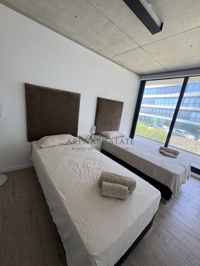 Apartamento ID.4144 - Apartamento de dormitorios en venta en Punta del Este, primera linea 