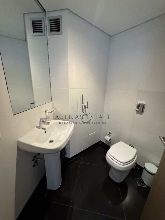 Apartamento ID.3699 - Apartamento en venta  de 3 dormitorios y servicio  en zona Brava 