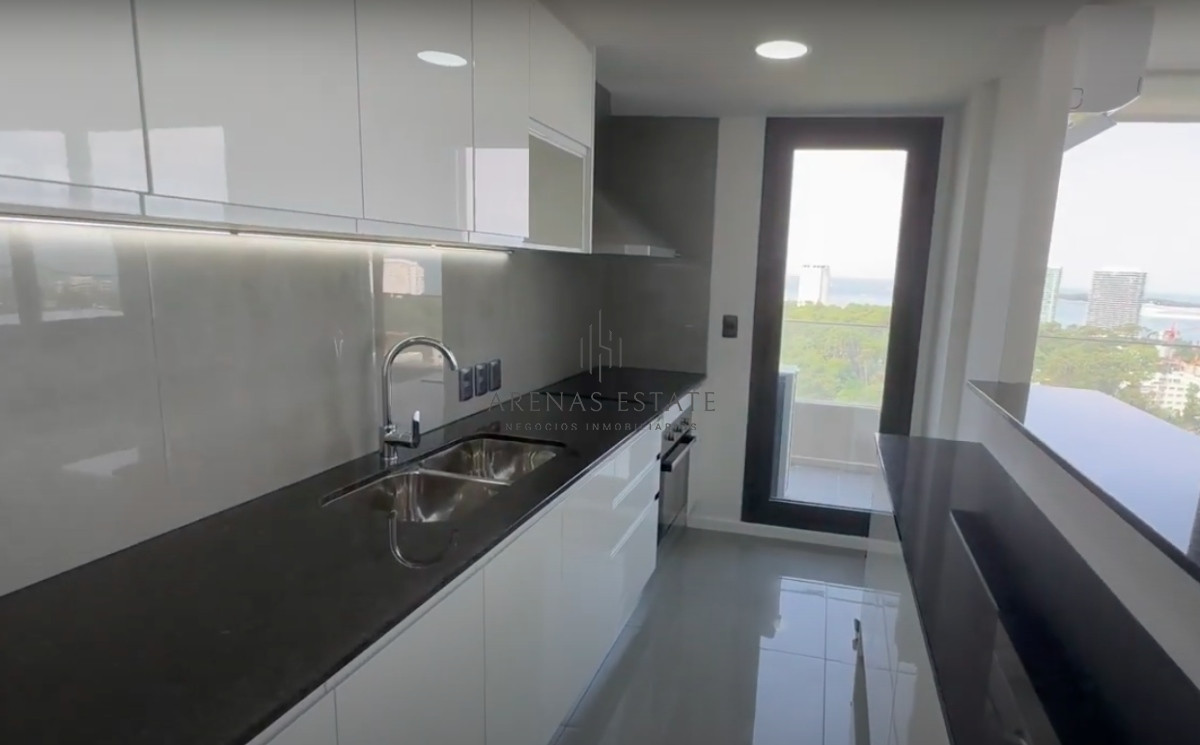 Apartamento ID.2447 - Apartamento en venta de 3 dormitorios en Av Roosevelt 