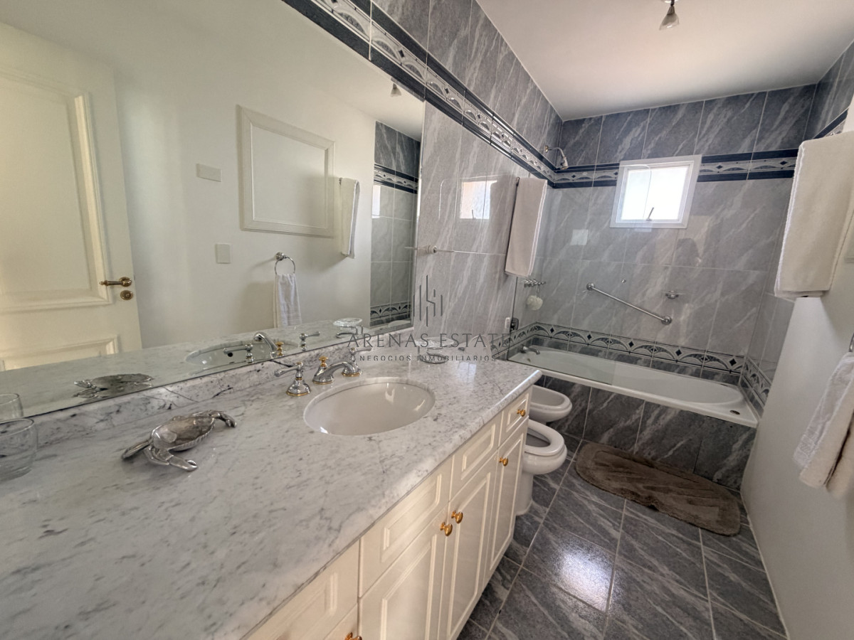 Apartamento ID.4394 - Apartamento en venta en Coral Tower 3 dormitorios , Paya Mansa